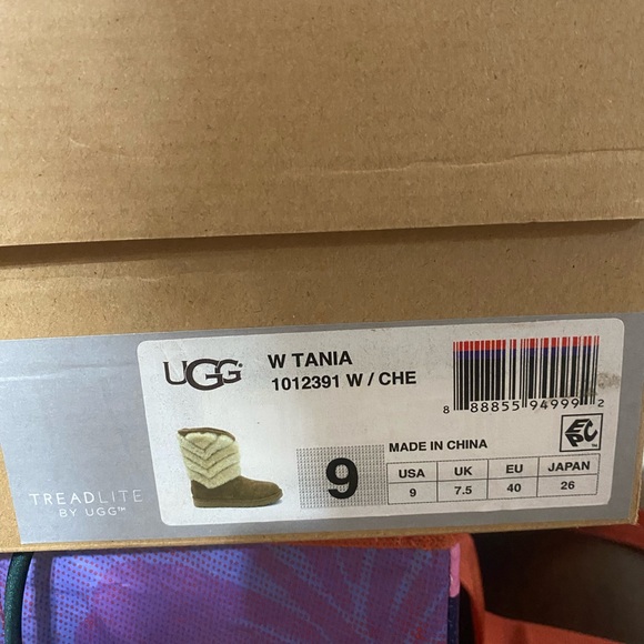 UGG Tan and Cream Winter Boots - Picture 4 of 4